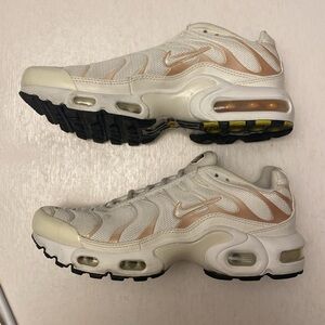 NIKE Air Max Plus CD0609-105 Sneakers Size 6Y or Women’s 7.5